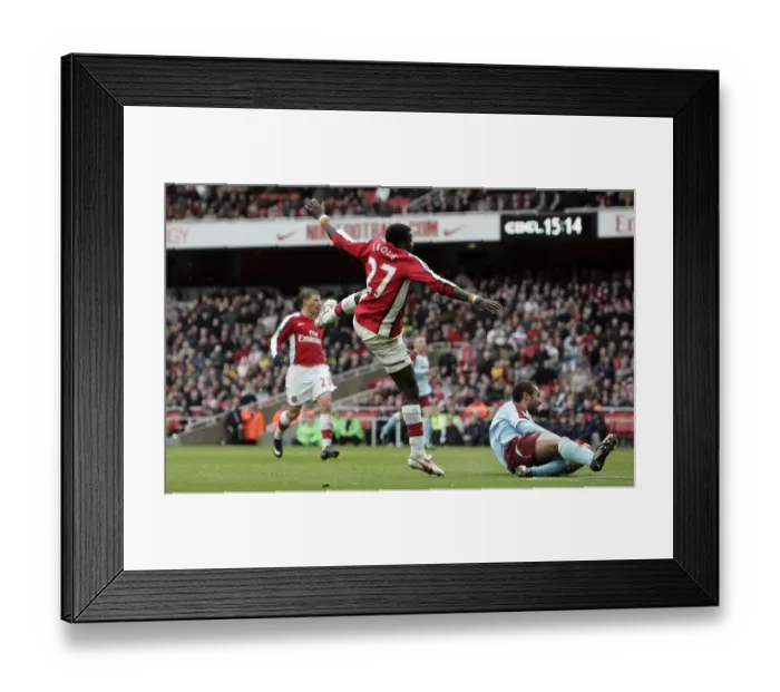 Framed Print : Emmanuel Eboue scores Arsenals 3rd goal past Clarke Carlisle