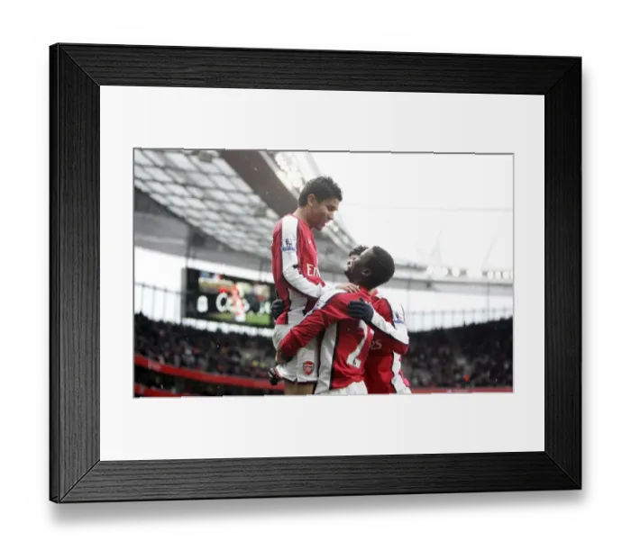 Framed Print : Eduardo celebrates scoring Arsenals 2nd goal with