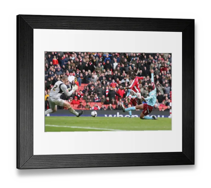 Framed Print : Emmanuel Eboue Scores Stunner: Arsenal's 3rd Goal vs Burnley, FA Cup 2009