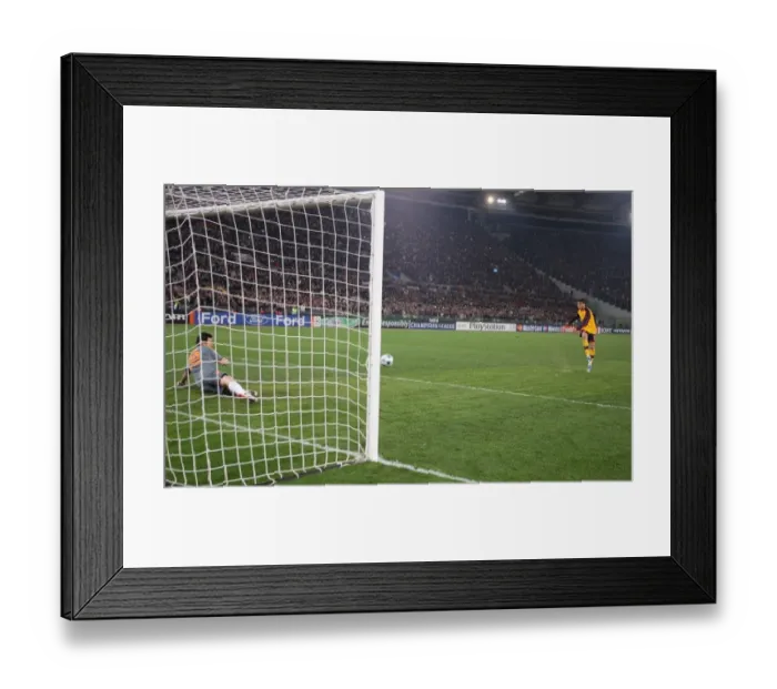 Framed Print : Denilson (Arsenal) shoots past Roma goalkeeper Doni Framed Print : Denilson (Arsenal) shoots past Roma goalkeeper Doni