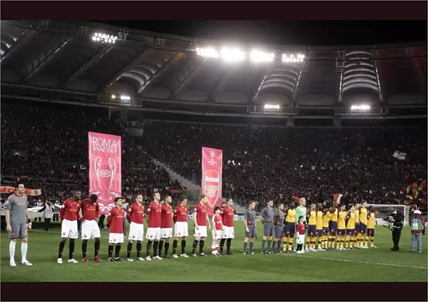 Arsenal and Roma line up before the match