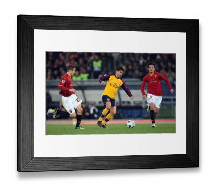 Framed Print : Eduardo (Arsenal) Matteo Brighi and Alberto Aquilani (Roma) Framed Print : Eduardo (Arsenal) Matteo Brighi and Alberto Aquilani (Roma)