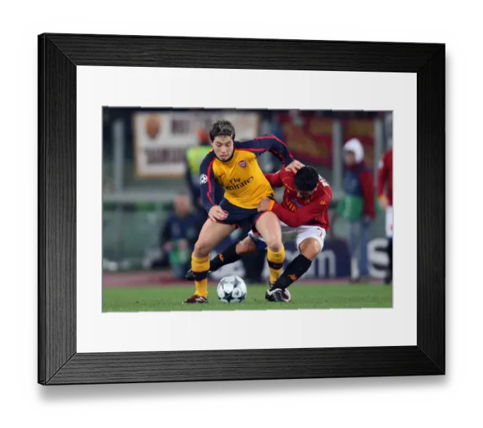 Framed Print : Samir Nasri (Arsenal) David Pizarro (Roma)