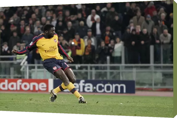 Kolo Toure scores for Arsenal from the penalty spot