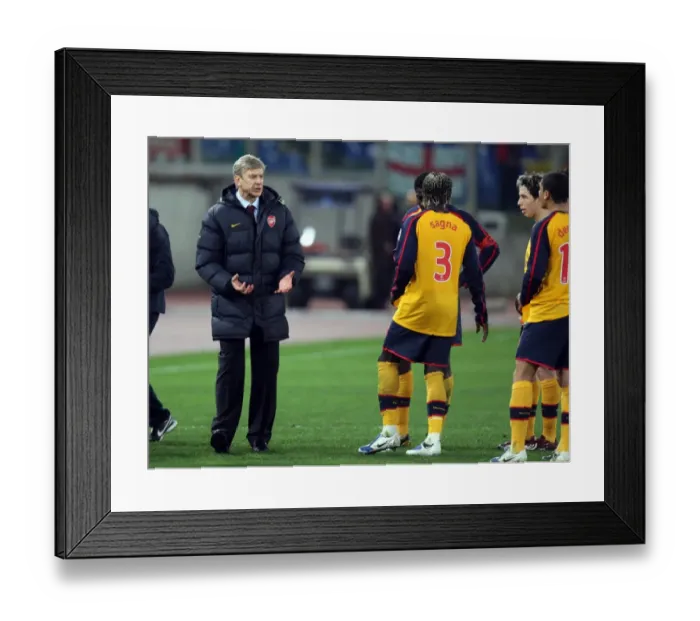 Framed Print : Arsene Wenger the Arsenal Manager talks to his players Framed Print : Arsene Wenger the Arsenal Manager talks to his players