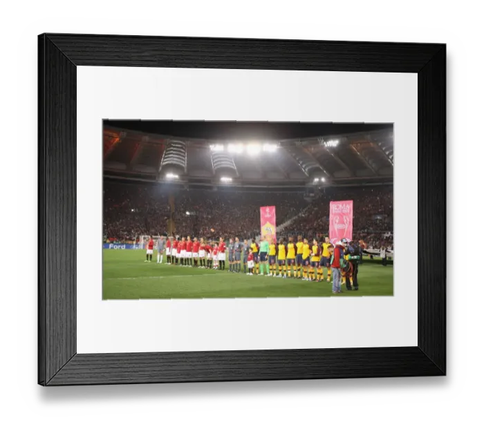 Framed Print : Arsenal and Roma teams line up before the match Framed Print : Arsenal and Roma teams line up before the match