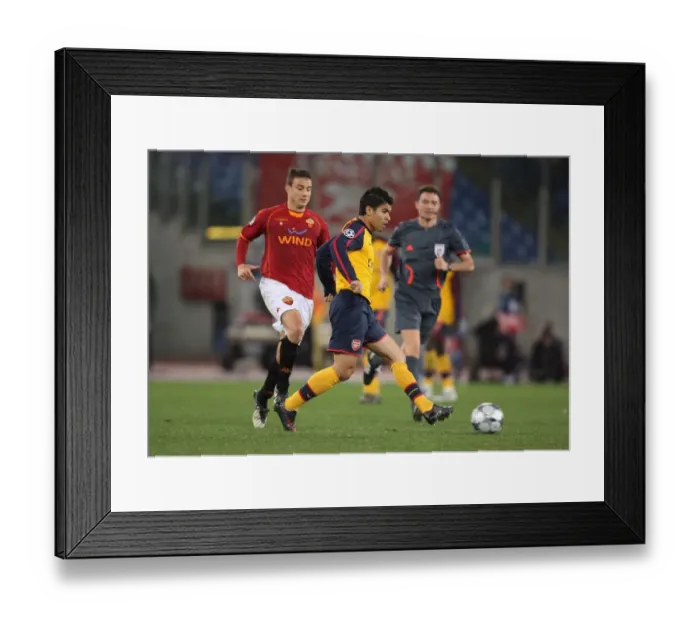 Framed Print : Eduardo (Arsenal) Matteo Brighi (Roma) Framed Print : Eduardo (Arsenal) Matteo Brighi (Roma)