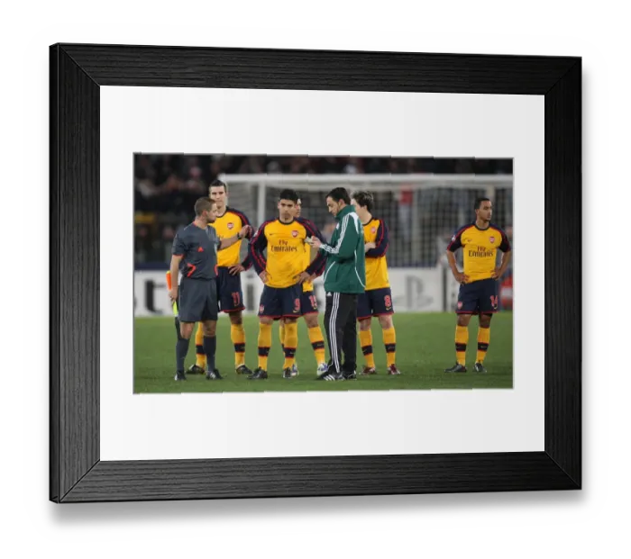 Framed Print : Eduardo (Arsenal) with the officials before the penalty shoot-out