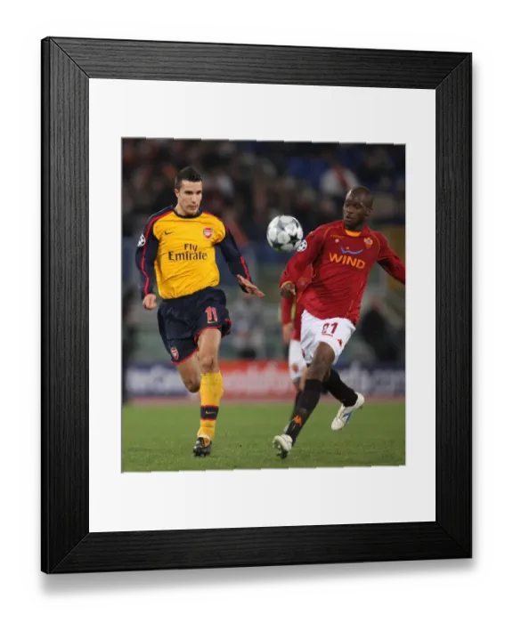 Framed Print : Robin van Persie (Arsenal) Souleymane Diamoutene (Roma)