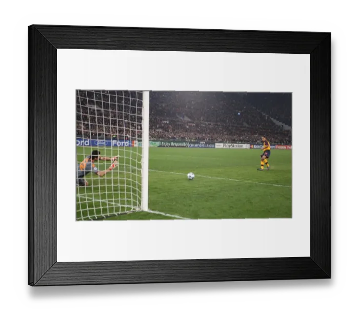 Framed Print : Theo Walcott's Dramatic Penalty: Arsenal Advance Past Roma in UCL Framed Print : Theo Walcott's Dramatic Penalty: Arsenal Advance Past Roma in UCL