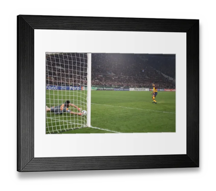 Framed Print : Theo Walcott's Dramatic Penalty: Arsenal's EUFA Champions League Survival