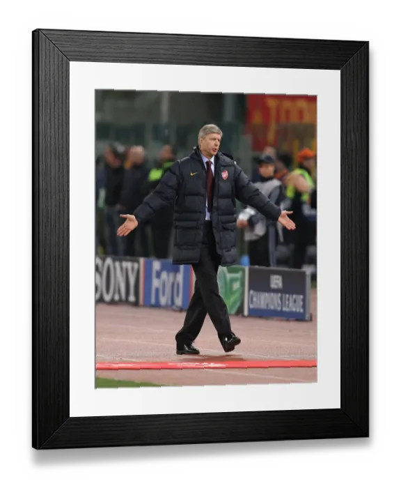 Framed Print : Battle in Rome: Arsenal's Heartbreaking 1-0 Defeat to AS Roma in the UEFA Champions League (2009)