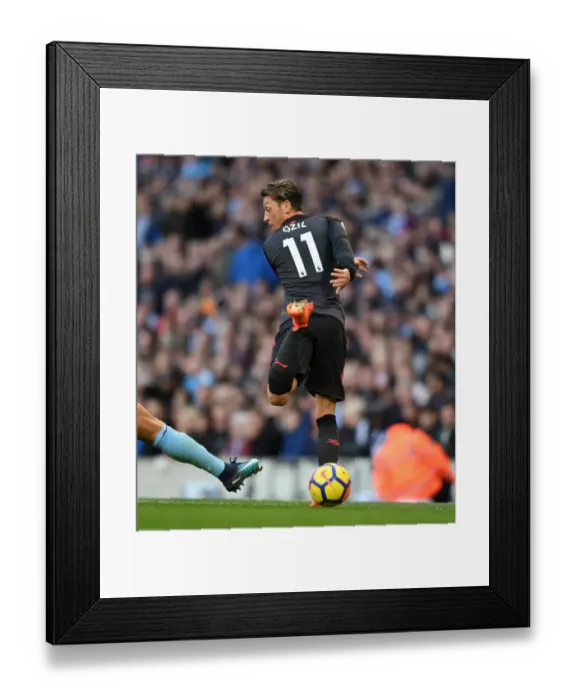 Framed Print : Mesut Ozil in Action: Arsenal vs Manchester City (2017-18) Framed Print : Mesut Ozil in Action: Arsenal vs Manchester City (2017-18)