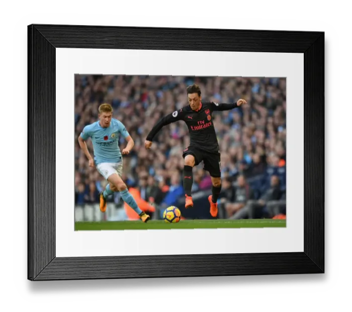 Framed Print : Mesut Ozil vs. Kevin De Bruyne: Battle of the Playmakers - Manchester City vs. Arsenal (2017-18) Framed Print : Mesut Ozil vs. Kevin De Bruyne: Battle of the Playmakers - Manchester City vs. Arsenal (2017-18)