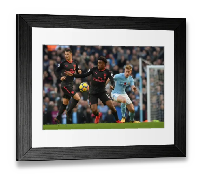 Framed Print : Clash of Stars: Iwobi vs. De Bruyne - Manchester City vs. Arsenal, Premier League 2017-18