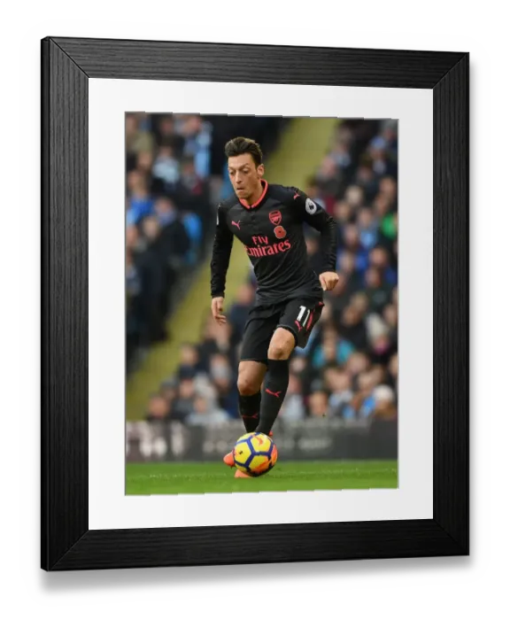 Framed Print : Mesut Ozil in Action: Arsenal vs. Manchester City (2017-18)