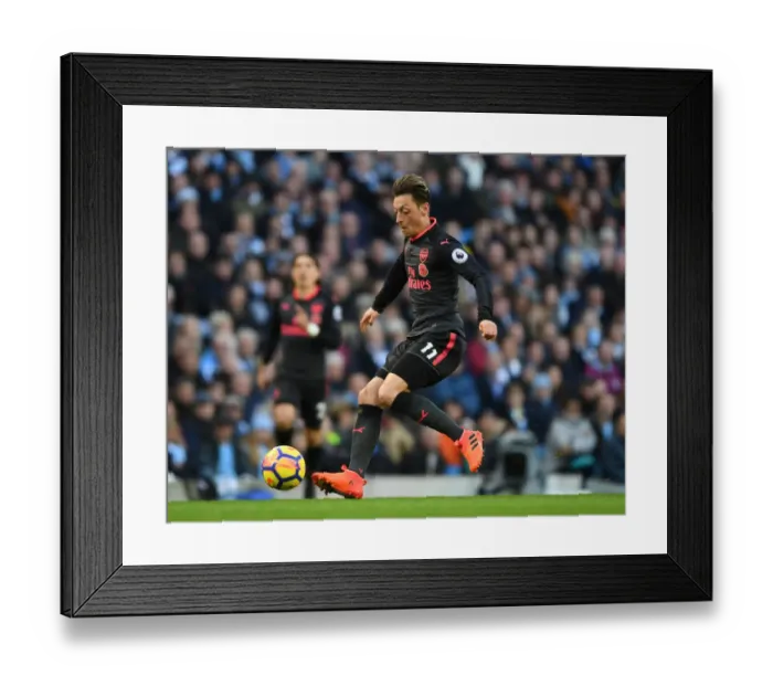 Framed Print : Mesut Ozil: In the Heart of the Manchester City vs Arsenal Battle (2017-18) Framed Print : Mesut Ozil: In the Heart of the Manchester City vs Arsenal Battle (2017-18)