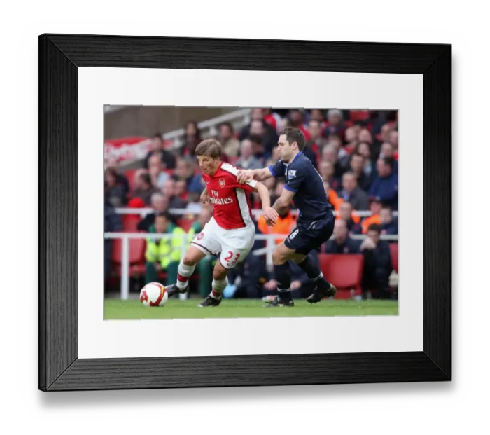 Framed Print : Arsenal's Andrey Arshavin Torments Blackburn's David Dunn in 4:0 Barclays Premier League Victory at Emirates Stadium, March 14, 2009 Framed Print : Arsenal's Andrey Arshavin Torments Blackburn's David Dunn in 4:0 Barclays Premier League Victory at Emirates Stadium, March 14, 2009