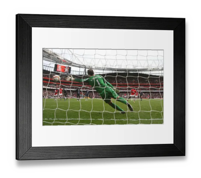 Framed Print : Emmanuel Eboue shoots past Paul Robinson from the penalty Framed Print : Emmanuel Eboue shoots past Paul Robinson from the penalty