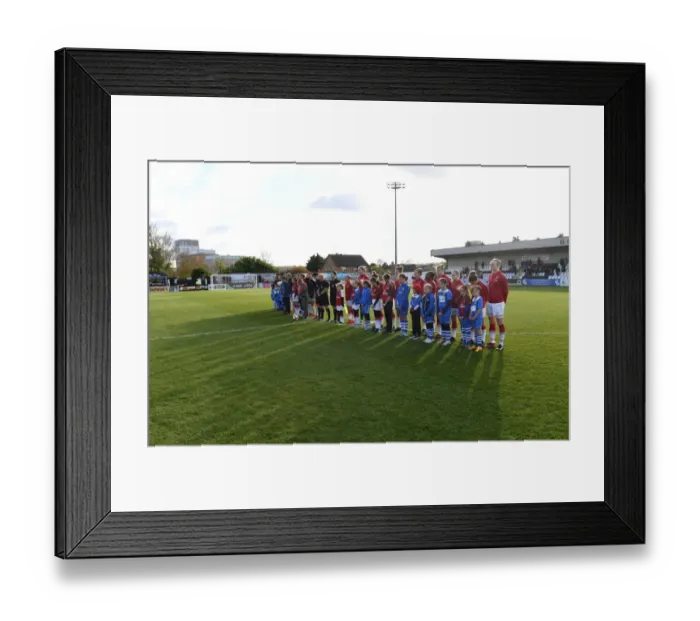 Framed Print : Arsenal Women vs. Sunderland: WSL1 Showdown - Pre-Match Silence