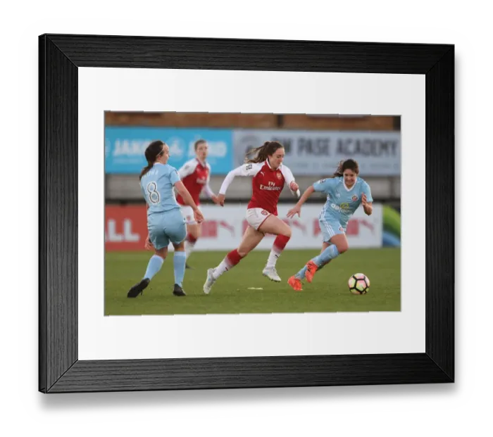 Framed Print : Arsenal Women vs. Sunderland: Lisa Evans Faces Off Against Zaneta Wyne and Kaskia Lipka in WSL Action