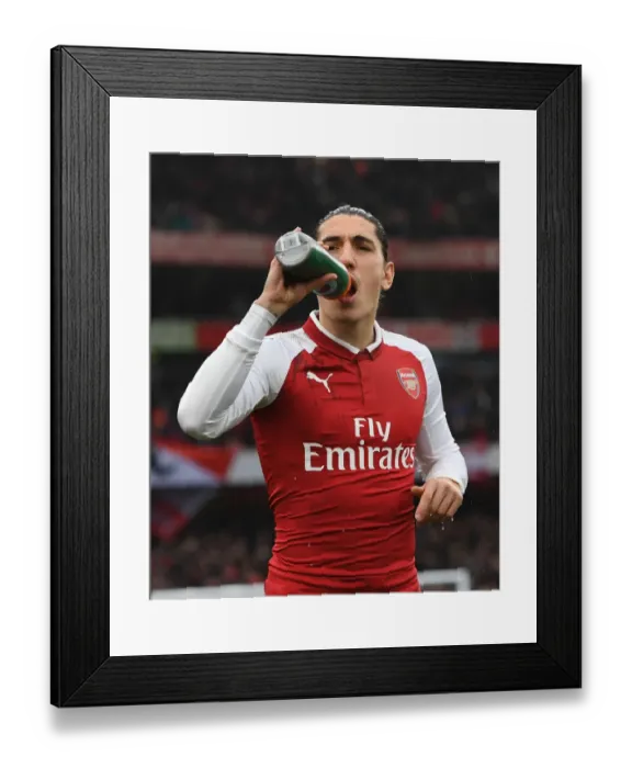 Framed Print : Hector Bellerin Prepares for Arsenal-Tottenham Showdown: Premier League 2017-18 Framed Print : Hector Bellerin Prepares for Arsenal-Tottenham Showdown: Premier League 2017-18