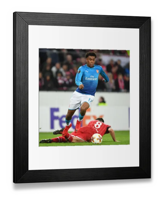 Framed Print : Alex Iwobi Dashes Past Milos Jojic: Arsenal vs. 1. FC Koln - UEFA Europa League 2017-18 Framed Print : Alex Iwobi Dashes Past Milos Jojic: Arsenal vs. 1. FC Koln - UEFA Europa League 2017-18