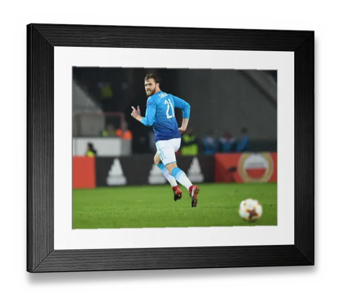 Framed Print : Calum Chambers in Action: Arsenal vs. 1. FC Koln, UEFA Europa League (2017)