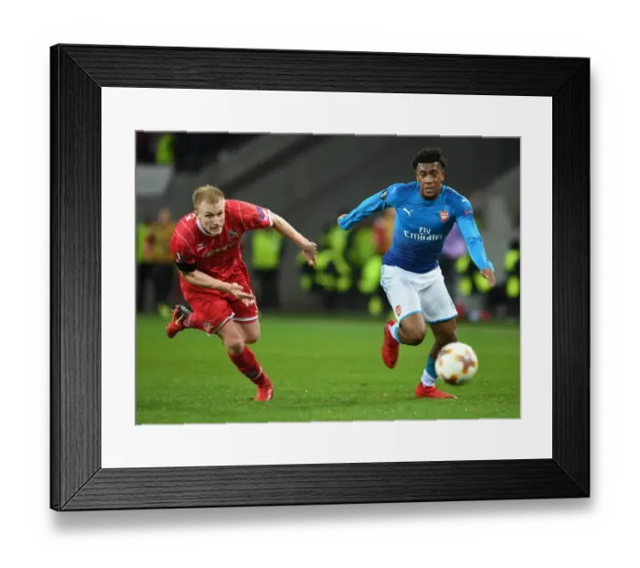 Framed Print : Alex Iwobi Breaks Past Frederik Sorensen: Arsenal's Thrilling Moment against 1. FC Koln in Europa League