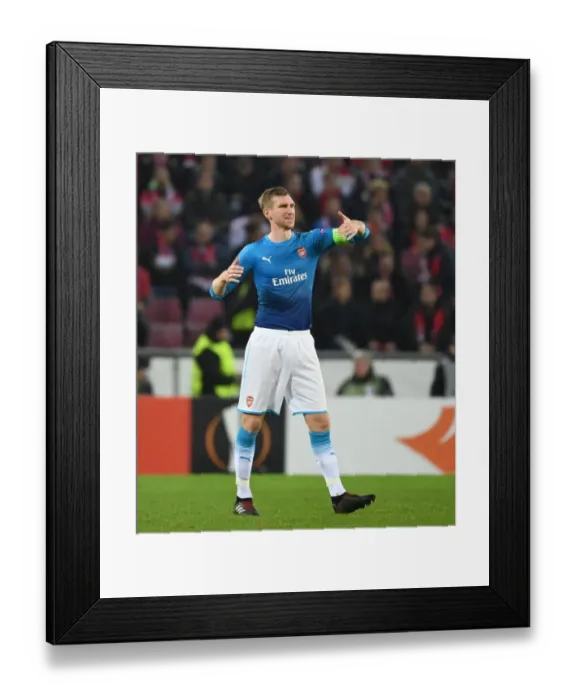 Framed Print : Per Mertesacker in Action: Arsenal vs. 1. FC Koln, UEFA Europa League (2017) Framed Print : Per Mertesacker in Action: Arsenal vs. 1. FC Koln, UEFA Europa League (2017)
