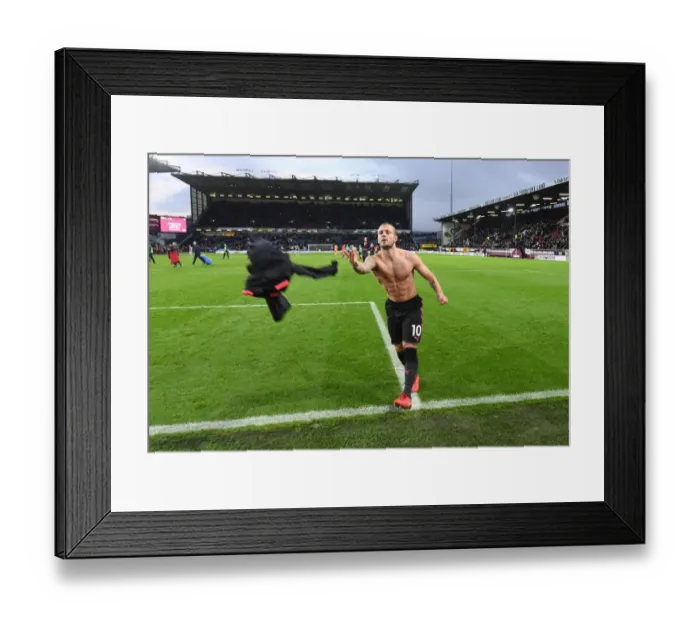 Framed Print : Jack Wilshere's Emotional Send-Off: Burnley vs. Arsenal (2017-18) Framed Print : Jack Wilshere's Emotional Send-Off: Burnley vs. Arsenal (2017-18)