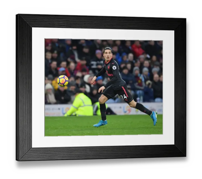 Framed Print : Hector Bellerin in Action: Burnley vs Arsenal, Premier League 2017-18