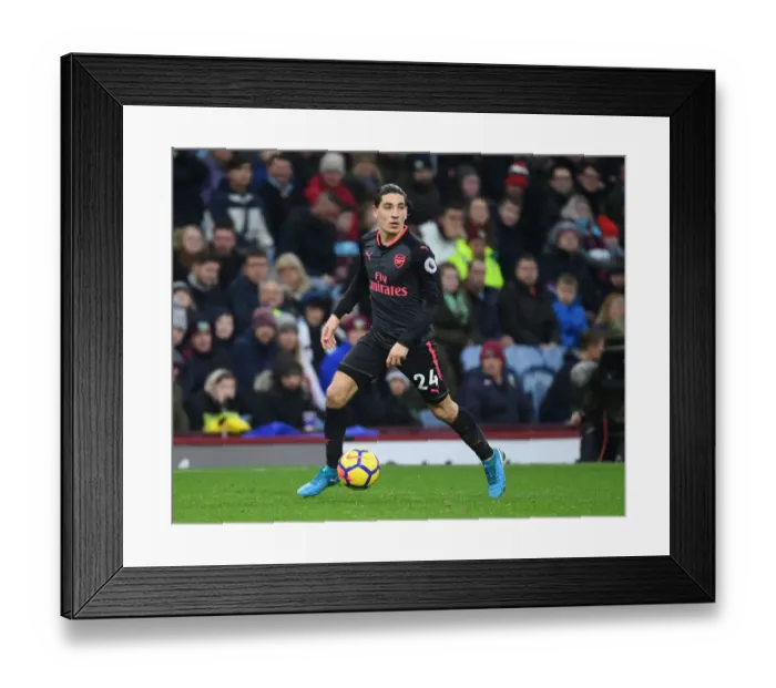 Framed Print : Hector Bellerin: On the Pitch Against Burnley, Premier League 2017-18 Framed Print : Hector Bellerin: On the Pitch Against Burnley, Premier League 2017-18