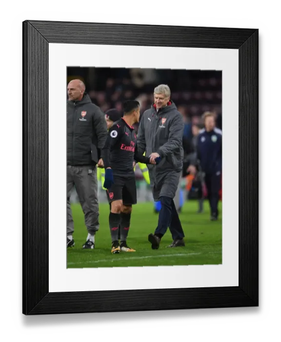 Framed Print : Arsene Wenger and Alexis Sanchez: Celebrating Arsenal's Victory over Burnley