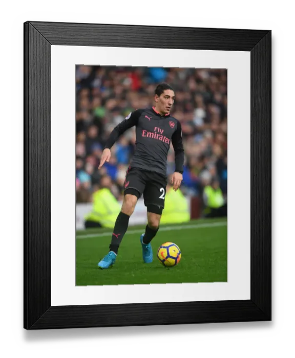 Framed Print : Hector Bellerin in Action: Burnley vs Arsenal, Premier League 2017-18
