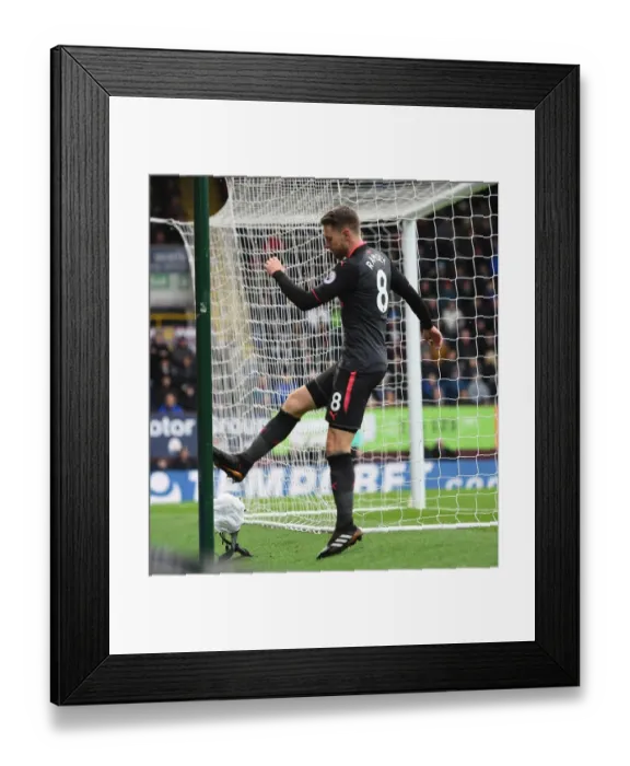 Framed Print : Aaron Ramsey in Action: Burnley vs. Arsenal, Premier League 2017-18 Framed Print : Aaron Ramsey in Action: Burnley vs. Arsenal, Premier League 2017-18