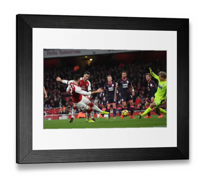 Framed Print : Olivier Giroud Scores Arsenal's Fifth Goal vs. Huddersfield Town (2017-18) Framed Print : Olivier Giroud Scores Arsenal's Fifth Goal vs. Huddersfield Town (2017-18)
