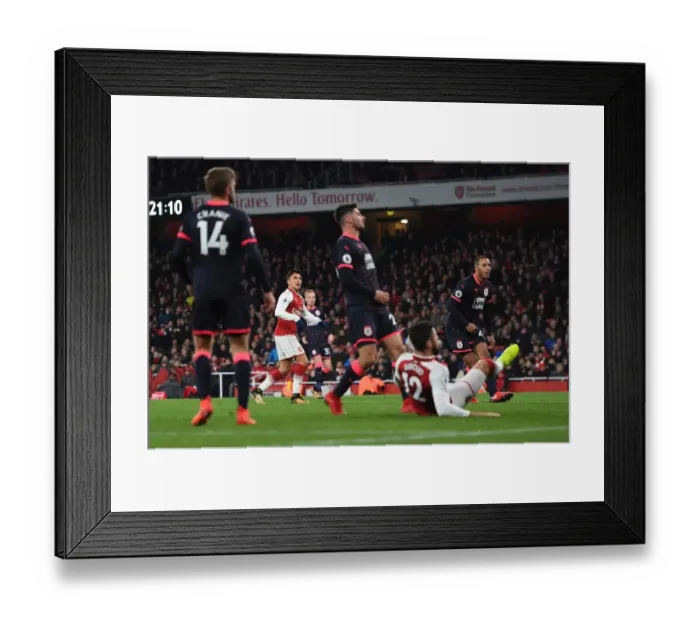 Framed Print : Alexis Sanchez Scores Arsenal's Third Goal Against Huddersfield Town (2017-18) Framed Print : Alexis Sanchez Scores Arsenal's Third Goal Against Huddersfield Town (2017-18)