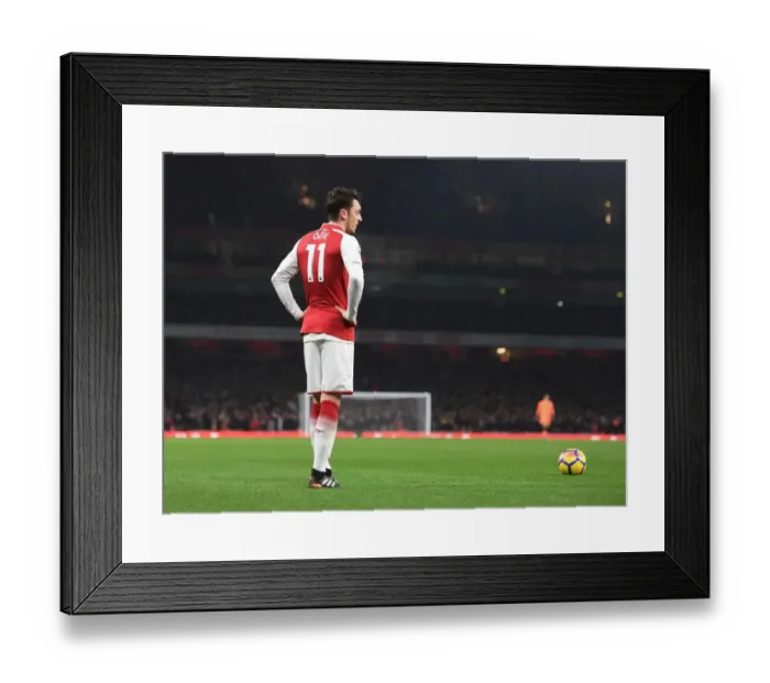 Framed Print : Mesut Ozil in Action: Arsenal vs Manchester United, Premier League 2017-18