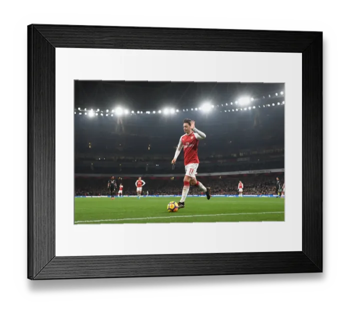 Framed Print : Mesut Ozil in Action: Arsenal vs Manchester United, Premier League 2017-18