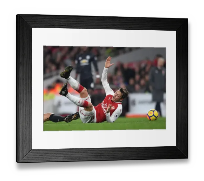 Framed Print : Mesut Ozil in Action: Arsenal vs Manchester United, Premier League 2017-18