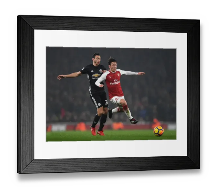 Framed Print : Mesut Ozil Outmaneuvers Matteo Darmian: Arsenal vs Manchester United, Premier League 2017-18 Framed Print : Mesut Ozil Outmaneuvers Matteo Darmian: Arsenal vs Manchester United, Premier League 2017-18