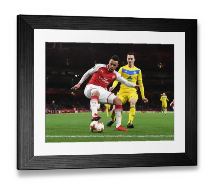 Framed Print : Francis Coquelin in Action for Arsenal against BATE Borisov, UEFA Europa League (2017-18)