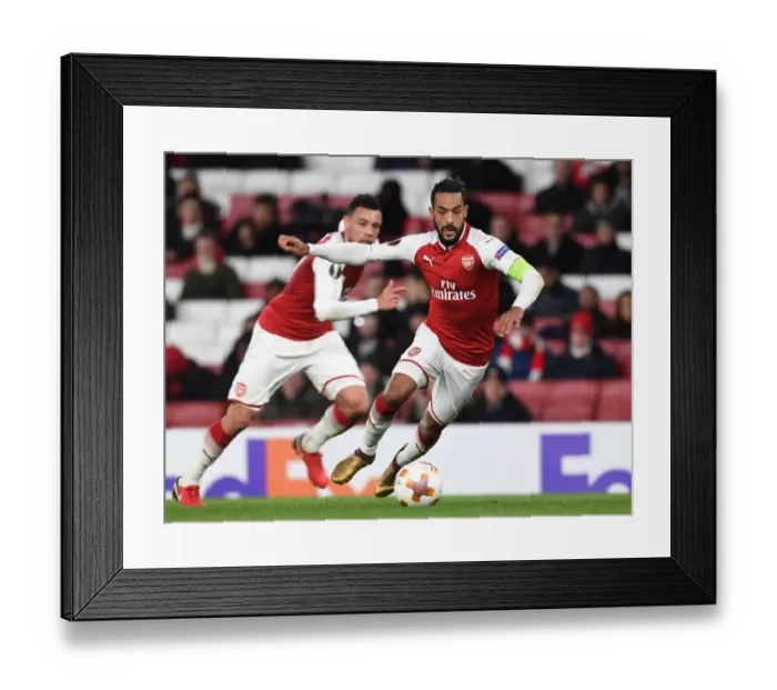 Framed Print : Theo Walcott in Action: Arsenal vs BATE Borisov, UEFA Europa League (2017-18)