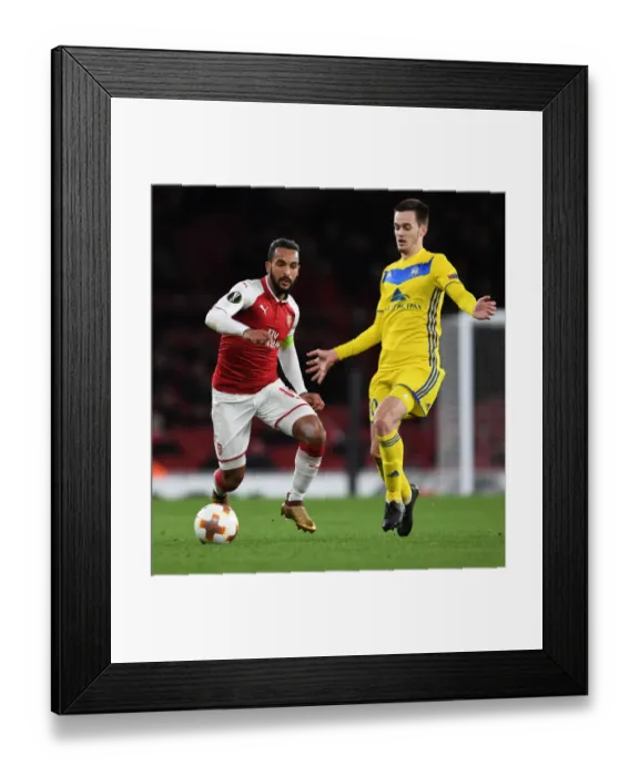 Framed Print : Theo Walcott vs. Mirko Ivanic: Arsenal FC vs. BATE Borisov, UEFA Europa League Clash