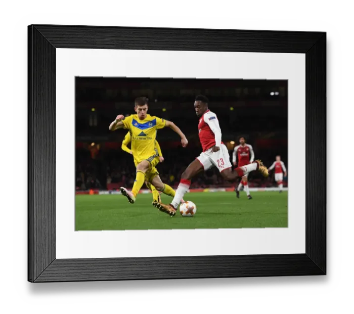 Framed Print : Arsenal's Danny Welbeck Faces Off Against BATE Borisov's Aleksei Rios Framed Print : Arsenal's Danny Welbeck Faces Off Against BATE Borisov's Aleksei Rios