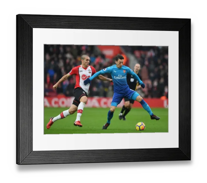 Framed Print : Mesut Ozil vs. Oriol Romeu: Clash of Midfield Titans - Southampton v Arsenal, Premier League 2017-18 Framed Print : Mesut Ozil vs. Oriol Romeu: Clash of Midfield Titans - Southampton v Arsenal, Premier League 2017-18
