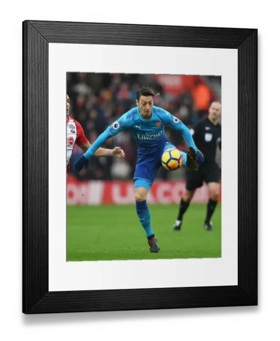 Framed Print : Mesut Ozil in Action: Southampton vs Arsenal, Premier League 2017-18 Framed Print : Mesut Ozil in Action: Southampton vs Arsenal, Premier League 2017-18