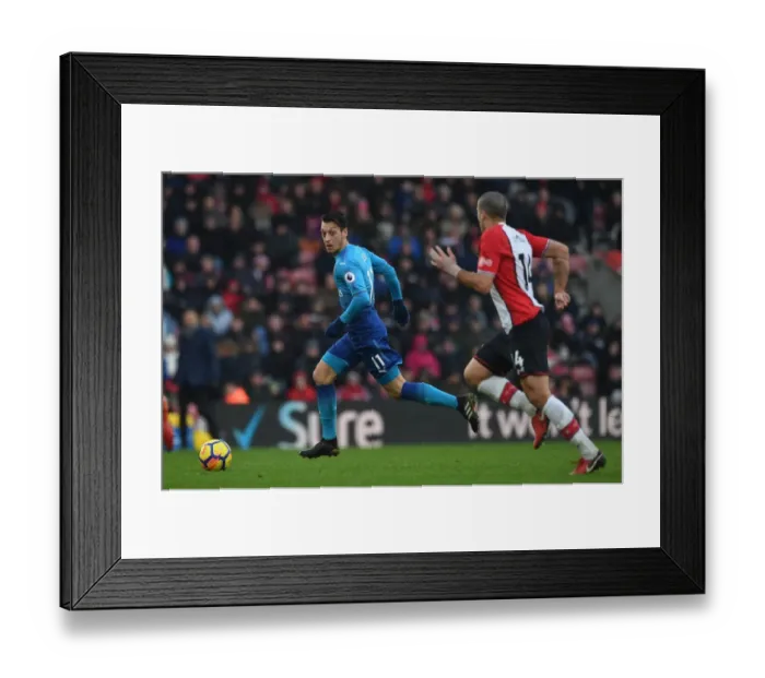 Framed Print : Mesut Ozil in Action: Southampton vs Arsenal, Premier League 2017-18 Framed Print : Mesut Ozil in Action: Southampton vs Arsenal, Premier League 2017-18
