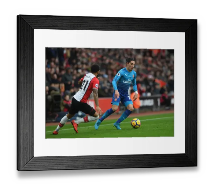 Framed Print : Hector Bellerin vs. Ryan Bertrand: Intense Battle at Southampton's St Marys Stadium (Premier League 2017-18) Framed Print : Hector Bellerin vs. Ryan Bertrand: Intense Battle at Southampton's St Marys Stadium (Premier League 2017-18)
